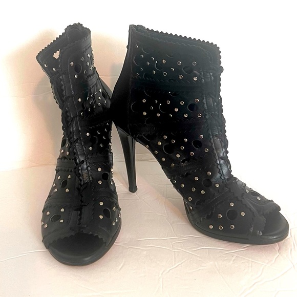 Stuart Weitzman Cagey Black Leather Rocker Ankle Bootie Size 9.5 Good Condition - Picture 3 of 16